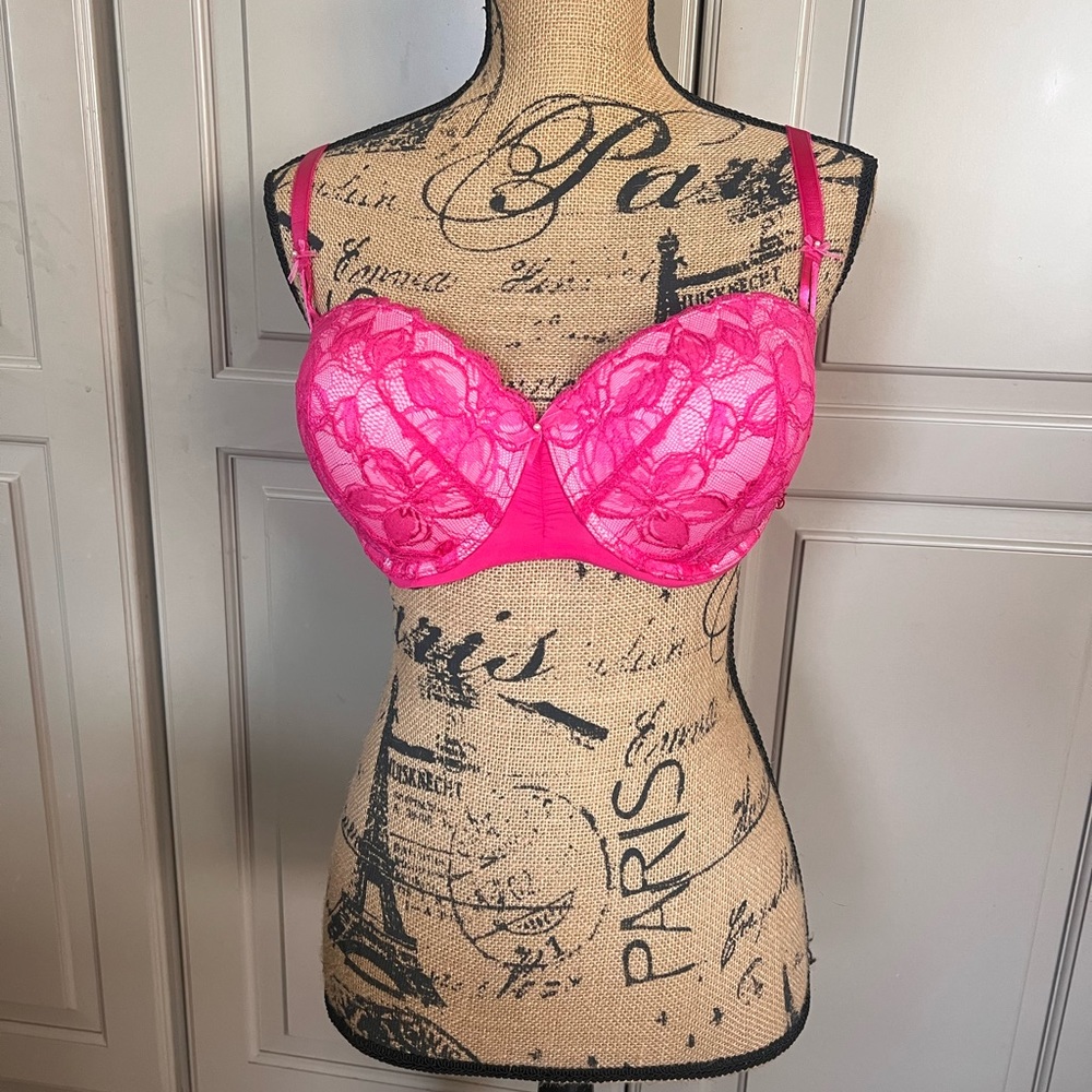 Nwt 36 D Balconet VS bra.  pink with bows